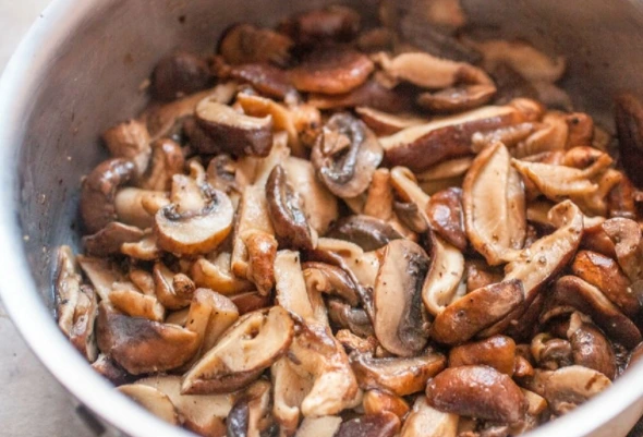 Fettuccine Alfredo with Mushrooms step 1