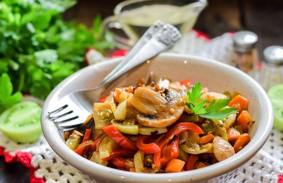 Saute of Green Tomatoes with Bell Pepper and Mushrooms