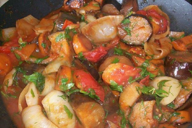 “Ghost Eggplant” (Eggplant Stew with Other Vegetables)