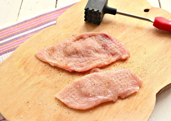 Chicken Fillet Schnitzel with Cheese step 2