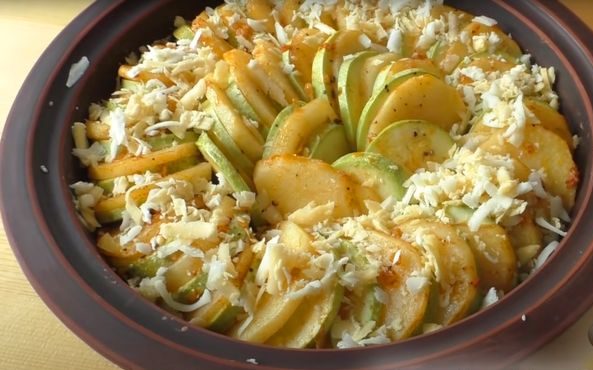 Potato and Zucchini Ratatouille with Cheese step 7