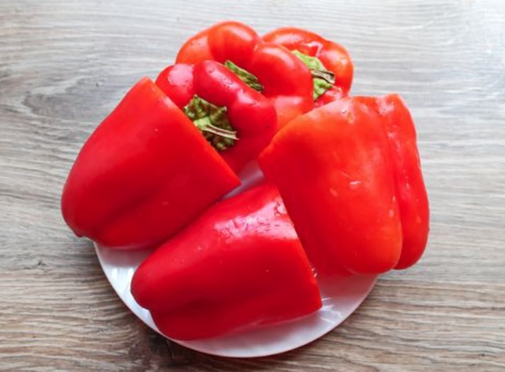 Baked Bell Pepper Stuffed with Buckwheat and Cheese