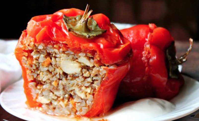 Baked Bell Pepper Stuffed with Buckwheat and Cheese