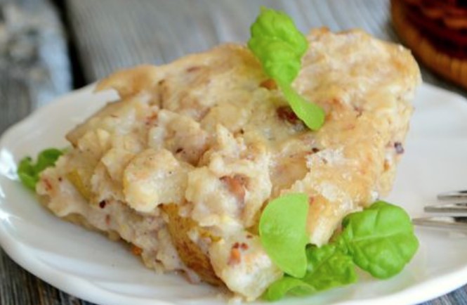 Baked Oatmeal with Pear, Nuts and Spices