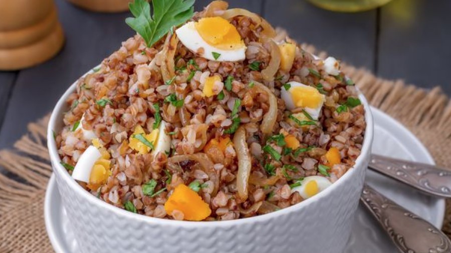 Buckwheat Porridge with Fried Onions and Boiled Eggs