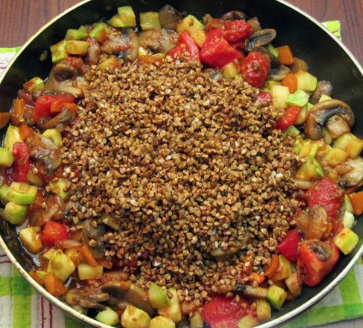 Buckwheat with Zucchini, Tomatoes and Mushrooms (in a pan) step 12