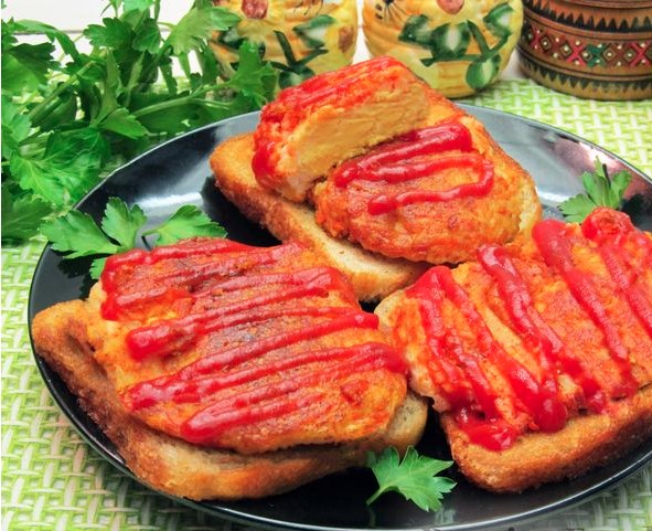 Croutons with Eggs in Potato-Carrot “Nests”