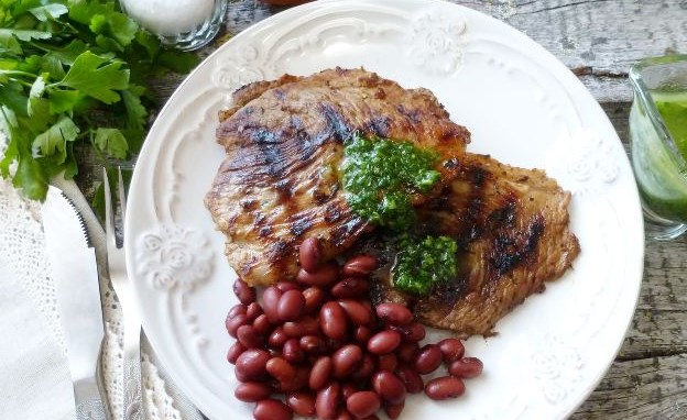 Cuban Meat with Green Sauce and Beans