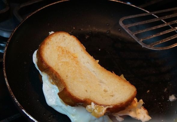 Fried Eggs in Bread, with Cheese and Tomato
