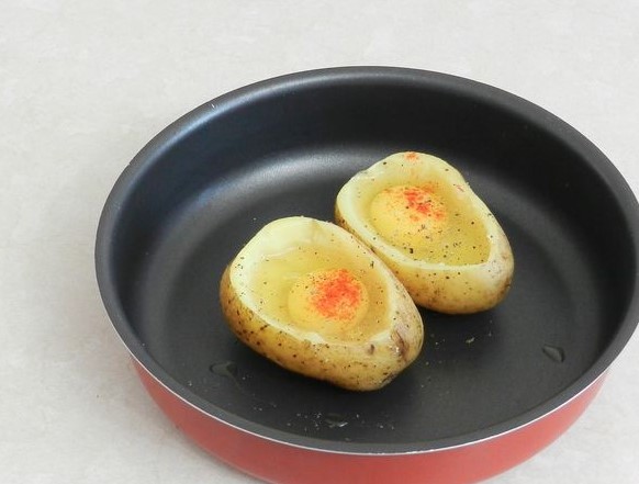 Fried Eggs in Potatoes step 3