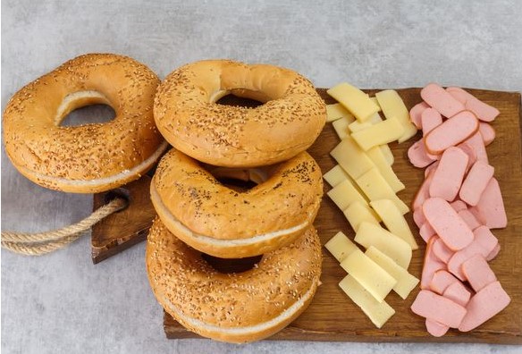 Fried Eggs in a Bagel with Sausages and Cheese step 1