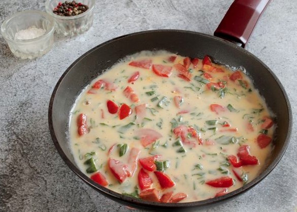 Fried Omelet with Sausage, Tomatoes, and Cheese step 2