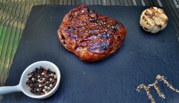 Grilled Beef Steak with Oyster Sauce