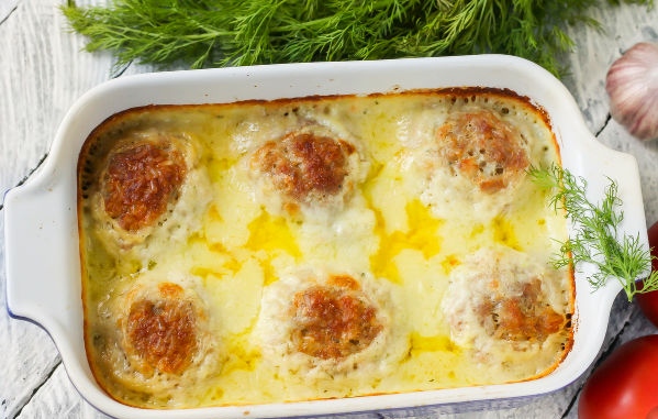 Meatballs in Sour Cream Sauce