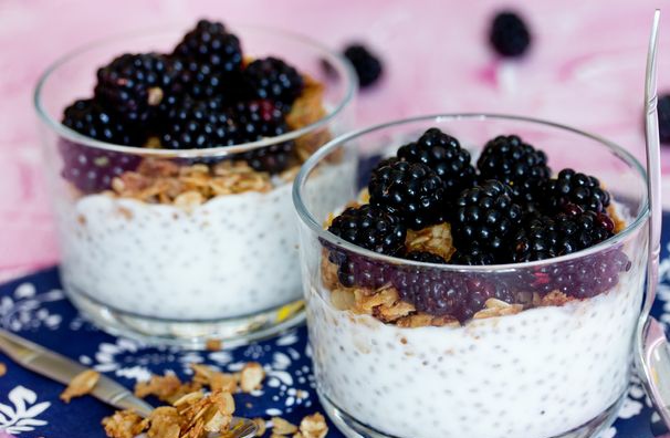 Chia Pudding with Fried Oatmeal and Blackberries