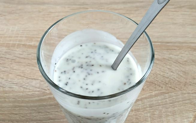 Chia Pudding with Fried Oatmeal and Blackberries step 1