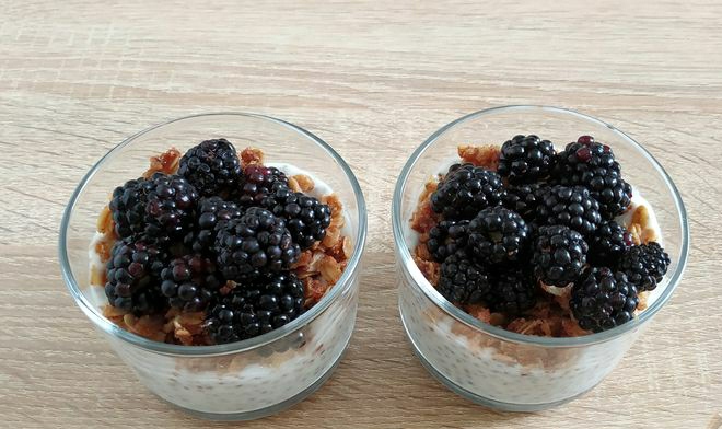Chia Pudding with Fried Oatmeal and Blackberries step 3