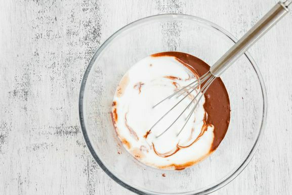 Chocolate Chia Pudding with Yogurt step 1