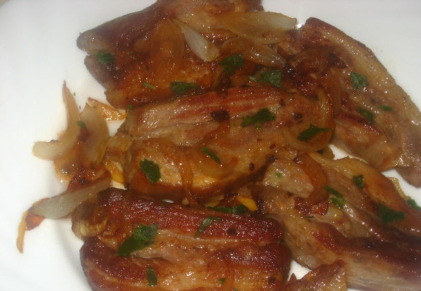Pork Ribs with Onions