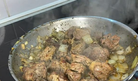 Burgundy Beef Stew with Vegetables step 1