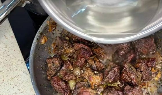Burgundy Beef Stew with Vegetables step 3