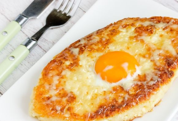 Lazy Adjarian Curd Khachapuri (in a Pan)