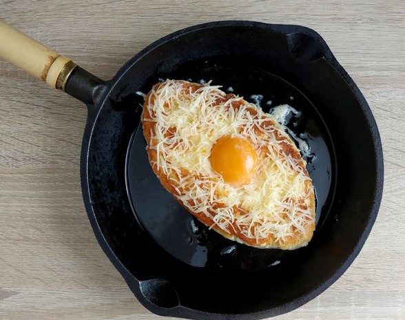 Lazy Adjarian Curd Khachapuri (in a Pan) step 6