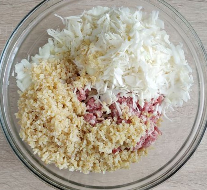 Lazy Stuffed Cabbage Rolls with Minced Meat and Bulgur step 5