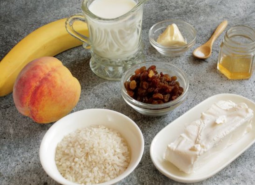 Milk Rice Porridge with Cottage Cheese and Raisins step 1