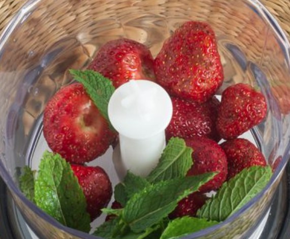 Millet Porridge with Strawberries and Mint step 4