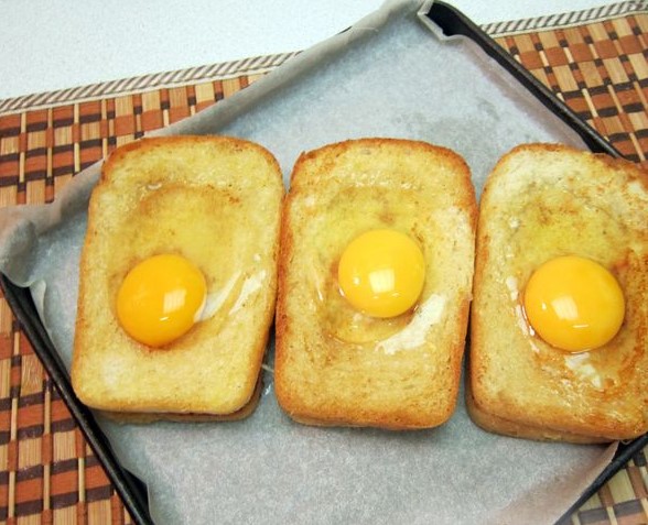 Sandwich with Scrambled Eggs, Cheese, and Ketchup step 6