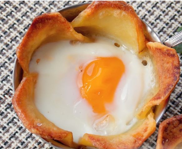 Scrambled Eggs “Flower” with Fried Potatoes (in the Oven)