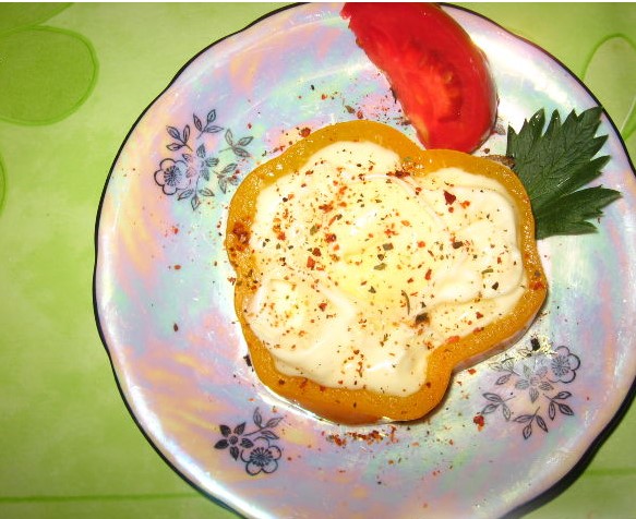 Scrambled Eggs in Peppers