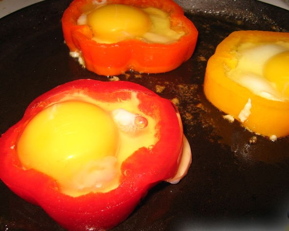 Scrambled Eggs in Peppers step 2