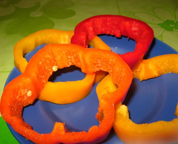 Scrambled Eggs in Peppers step 1