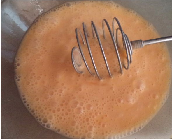 Scrambled Eggs with Sour Cream step 1