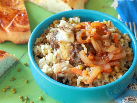 Mashkichiri (Porridge with Mung Bean and Rice)