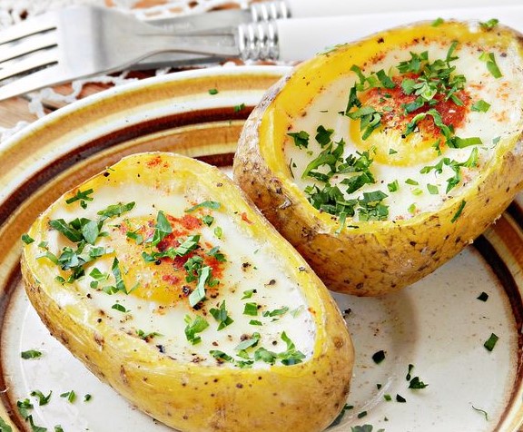 Fried Eggs in Potatoes