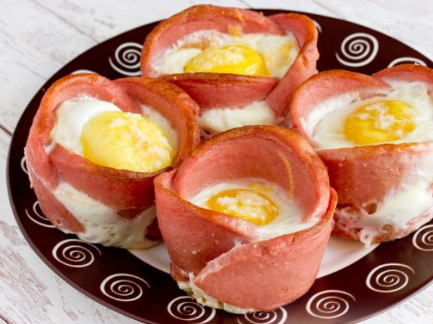Fried Eggs with Sausage and Cheese, in the Oven