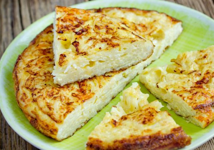 Omelet with Cheese and Noodles