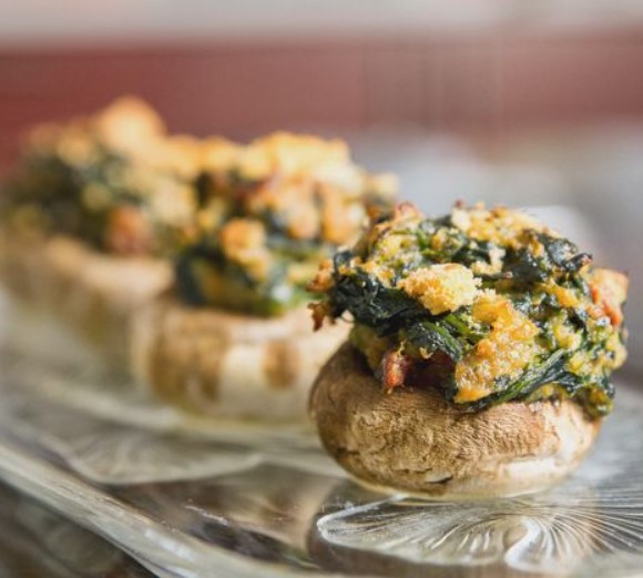 Champignons Stuffed with Spinach and Cheese