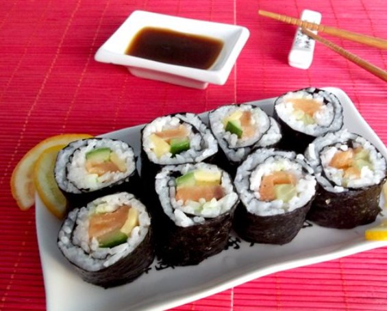 Rolls With Salmon, Cheese and Cucumber