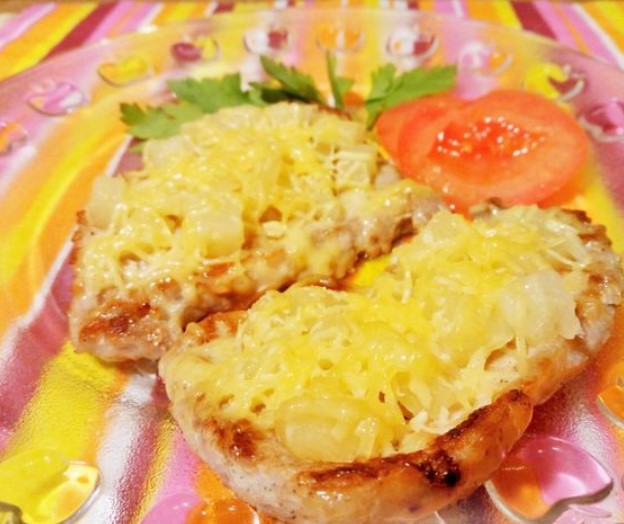 Pork Chops With Pineapple and Cheese