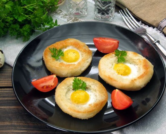 Quail Eggs in Bread