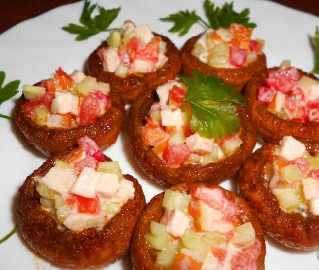 Champignons Stuffed with Smoked Chicken Salad