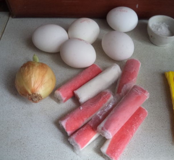 Eggs Stuffed with Crab Sticks step 1
