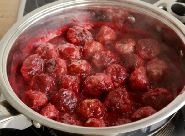Baked Meatballs Stewed in Cherry Sauce step 13