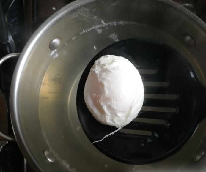 Chylbyr (Poached Eggs in Turkish) step 11