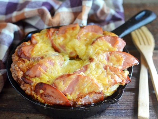 Omelet Casserole “Matafan” with Sausage and Cheese