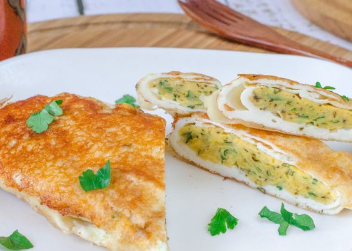 Egg Roll with Cheese and Herbs